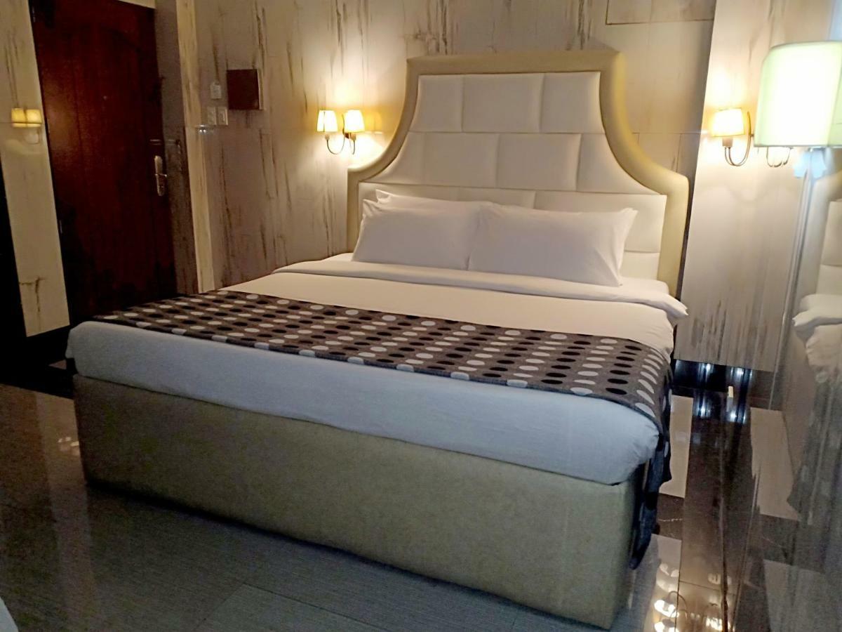 Belgian Suites Manila Exterior foto